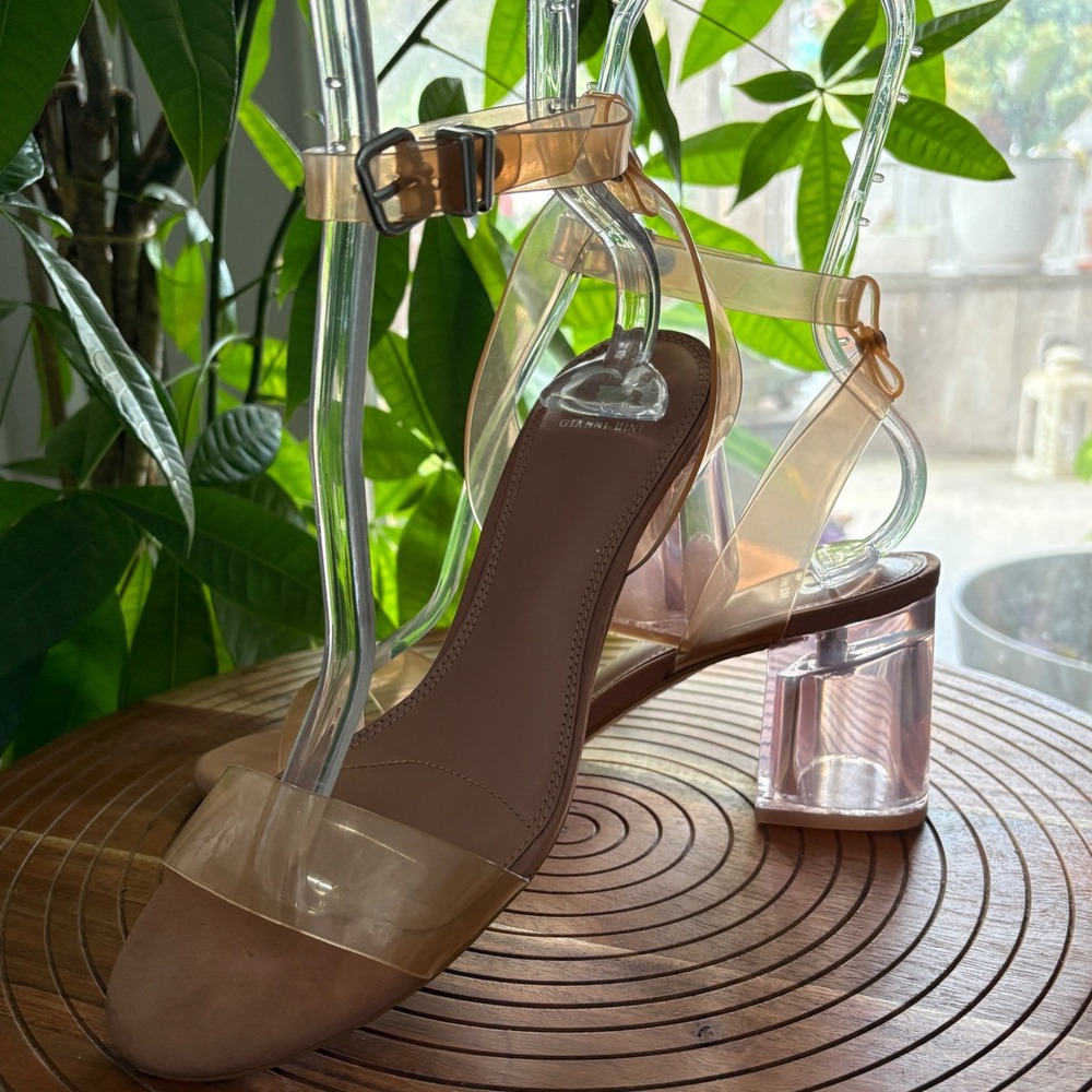 Gianni Bini New Skool Clear Lucite Block Heel Transparent Strap Sandals 7M